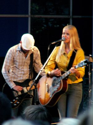 060707_tinadickow06.jpg